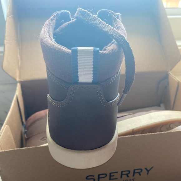 Sperry Topsider Boys shoes. - Picture 2 of 5